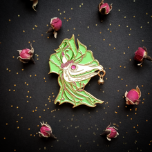 Load image into Gallery viewer, Mari Lwyd magnet with green sheet
